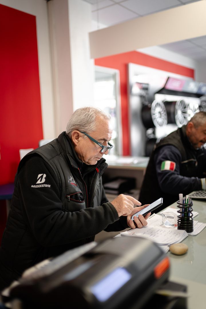 Furgone officina mobile Ermes Gomme per montaggio pneumatici a domicilio