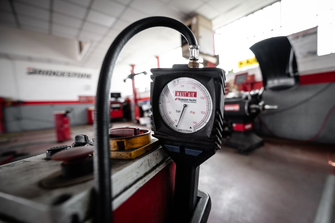 Manometro pressione pneumatici professionale Ermes Gomme