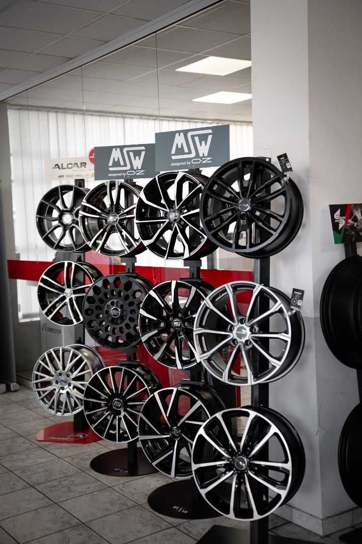 Showroom cerchi in lega MSW Ermes Gomme Poirino