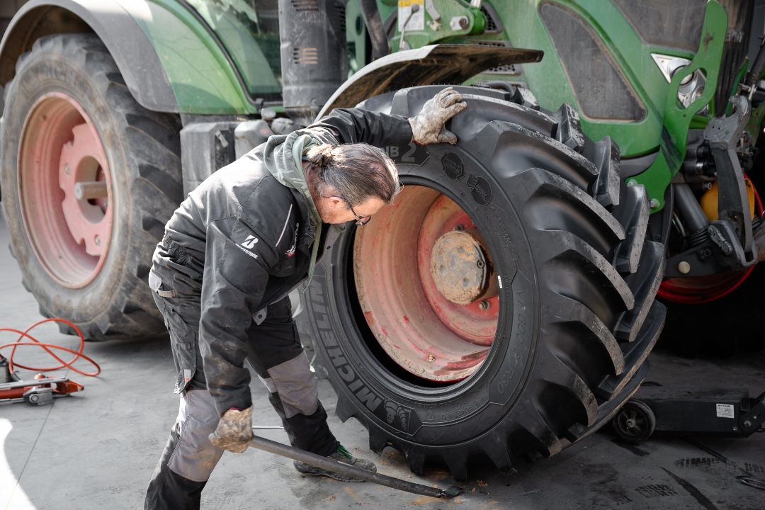 Interventi agricoli in campo Ermes Gomme Piemonte