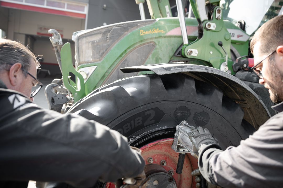 Interventi agricoli in campo Ermes Gomme Piemonte