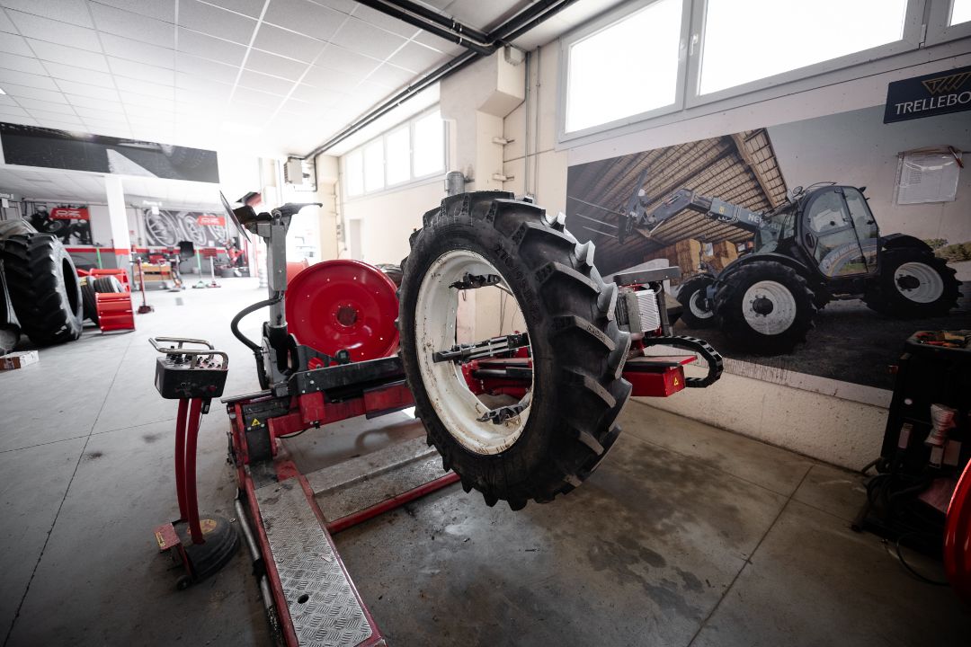 Interventi agricoli in campo Ermes Gomme Piemonte