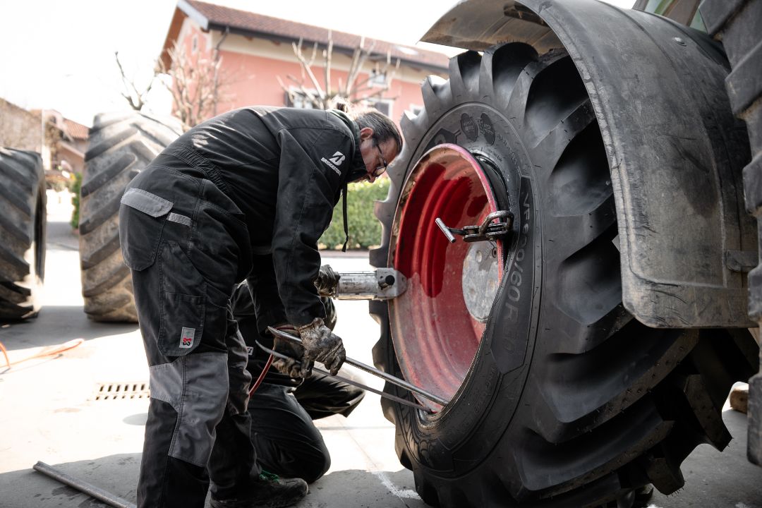 Interventi agricoli in campo Ermes Gomme Piemonte