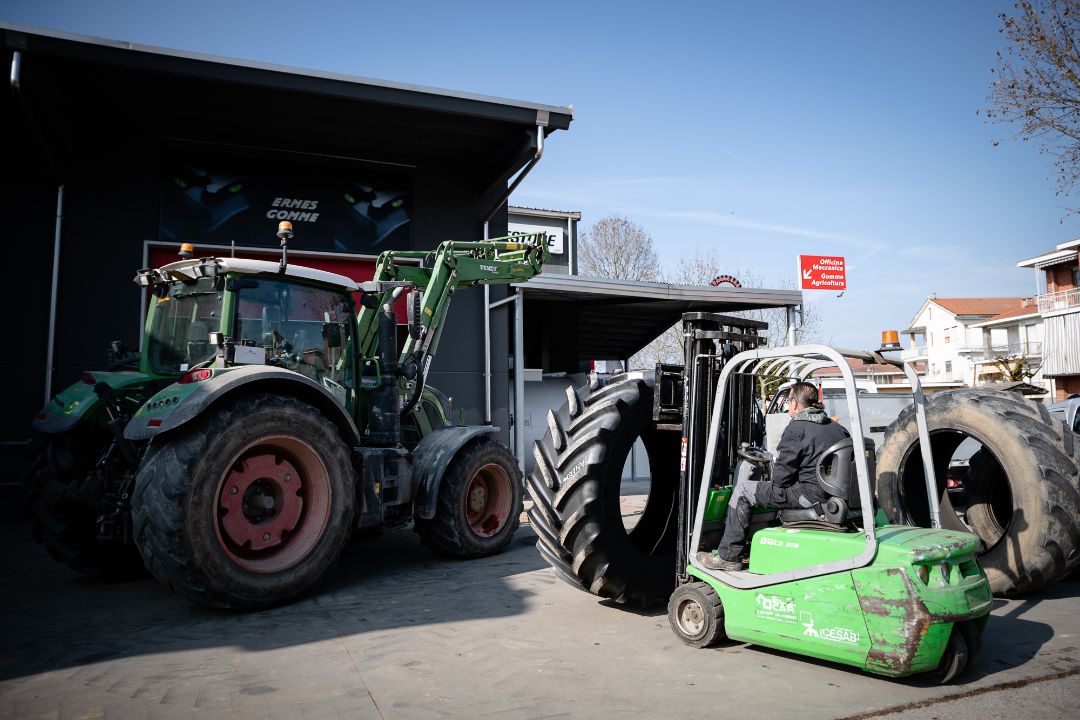 Interventi agricoli in campo Ermes Gomme Piemonte