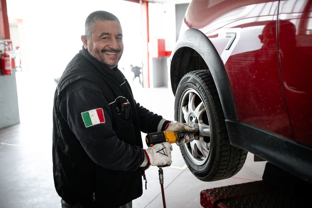 Ermes Gomme officina Poirino