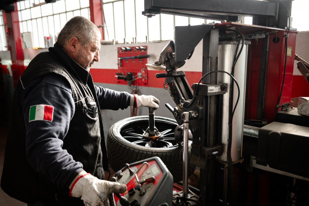 Ermes Gomme officina Poirino