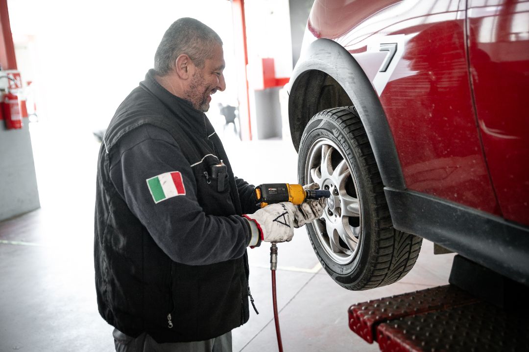 Montaggio pneumatici auto moto Ermes Gomme Poirino