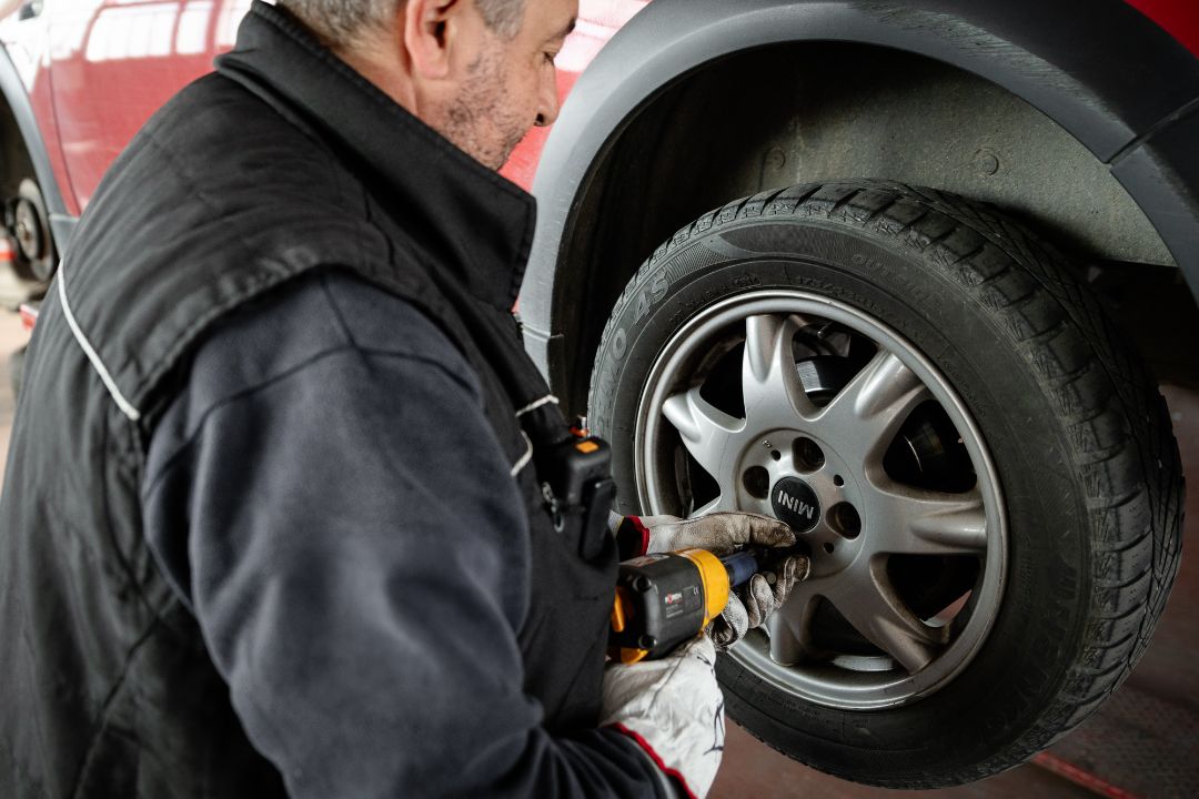 Montaggio pneumatici auto moto Ermes Gomme Poirino