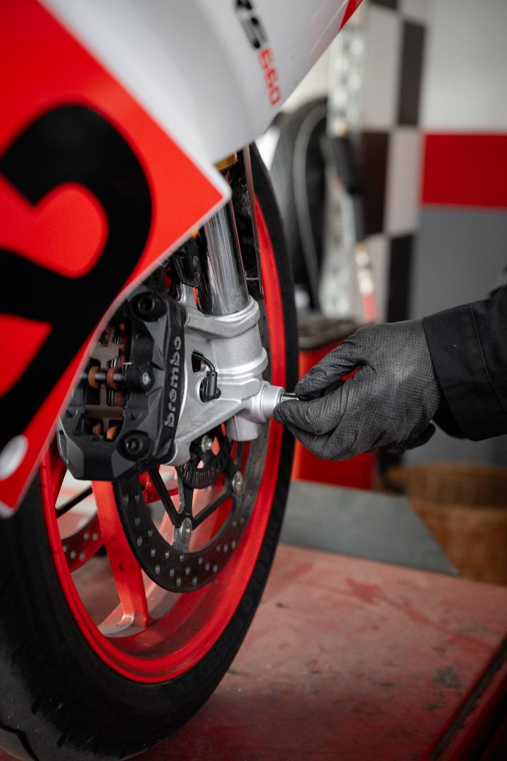 Montaggio pneumatici auto moto Ermes Gomme Poirino