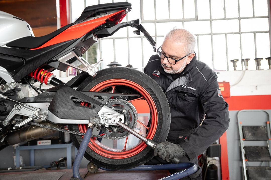 Montaggio pneumatici auto moto Ermes Gomme Poirino